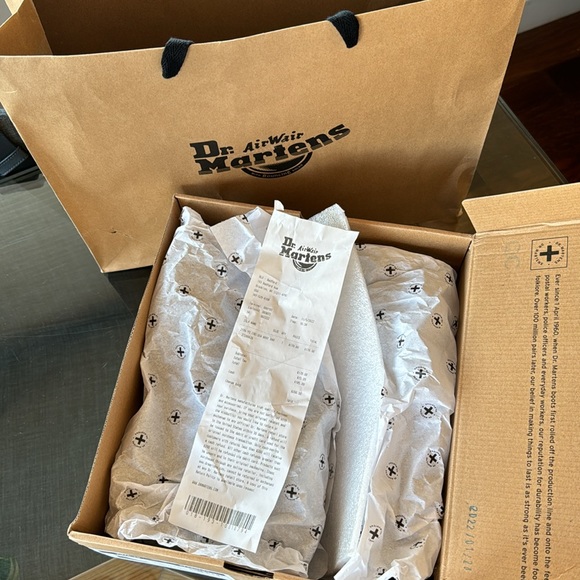 Dr Martens 2976 YS burgandy Unisex Like New w/ box - Picture 12 of 12